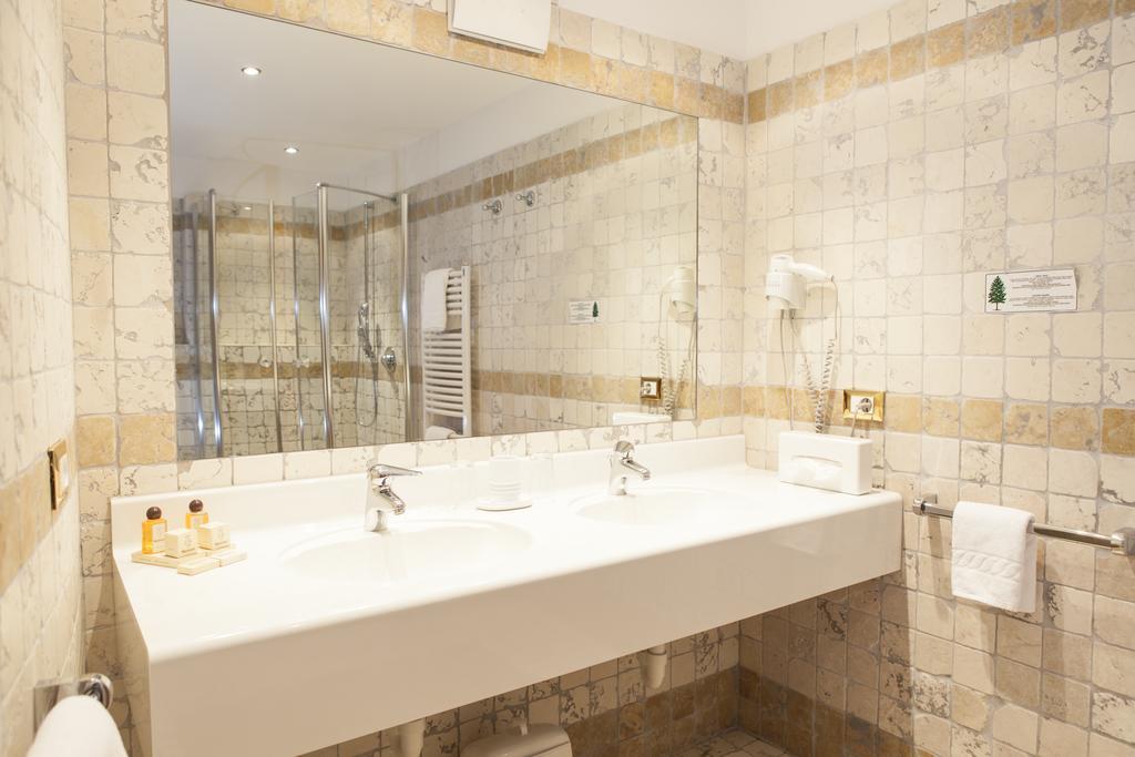 Landhotel Tharerwirt Olang Pokoj fotografie